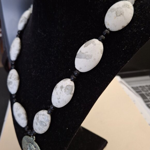 NECKLACE - Picture 3 of 5